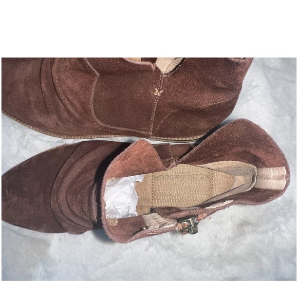Kelsi Dagger Brooklyn Latch Ankle Bootie Coffee Brown Suede Leather 7.5 M NWOB - Picture 2 of 9
